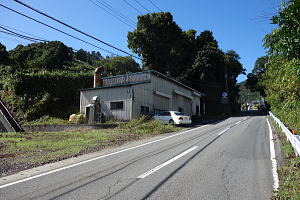 伊東市宇佐美・旧自動車塗装作業場|前面道路 伊東市宇佐美・旧自動車塗装作業場