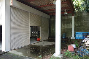 伊東市宇佐美・旧自動車塗装作業場|屋根付き駐車場 伊東市宇佐美・旧自動車塗装作業場