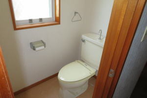 海峰苑・海眺望戸建|1階トイレ 海峰苑・海眺望戸建|1階トイレ