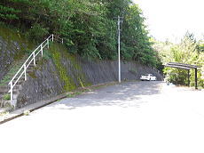 宇佐美みのりの村・売り土地|温泉権付き 前面道路