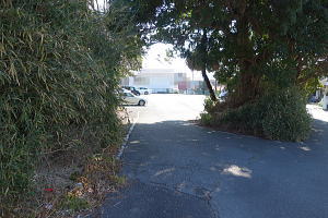 JR宇佐美駅徒歩3分・売り土地(365坪平坦地)|公道から敷地へ JR宇佐美駅徒歩3分・売り土地(365坪平坦地)|公道から敷地へ